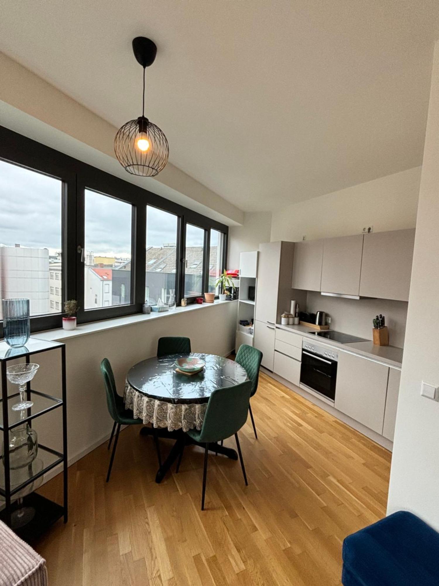 Check Point Charlie Luxury With Balcony Berlin