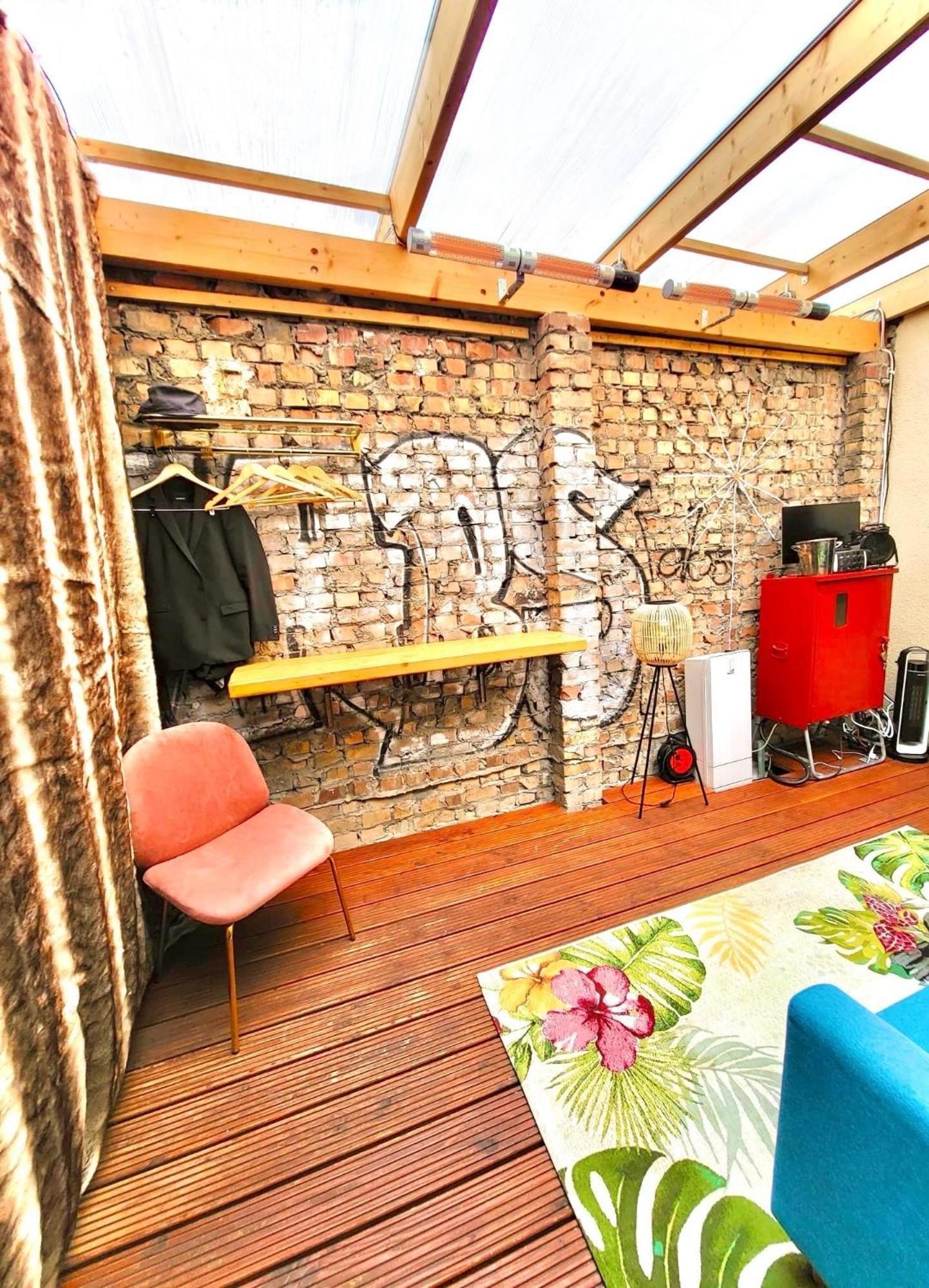 Designer Tiny House With Wraparound Sun Terrace & Garden Lounge *