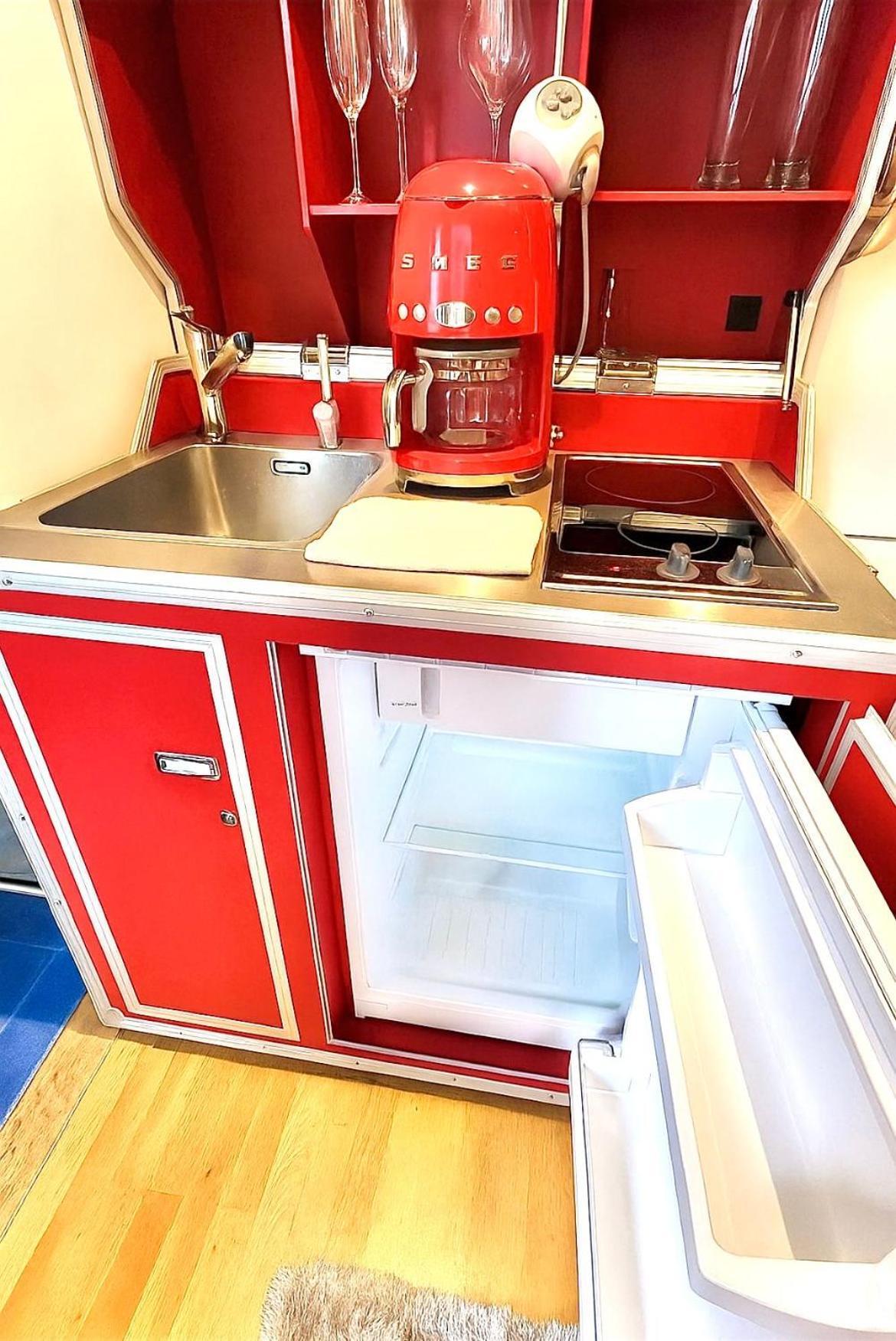 Designer Tiny House With Wraparound Sun Terrace & Garden Lounge *