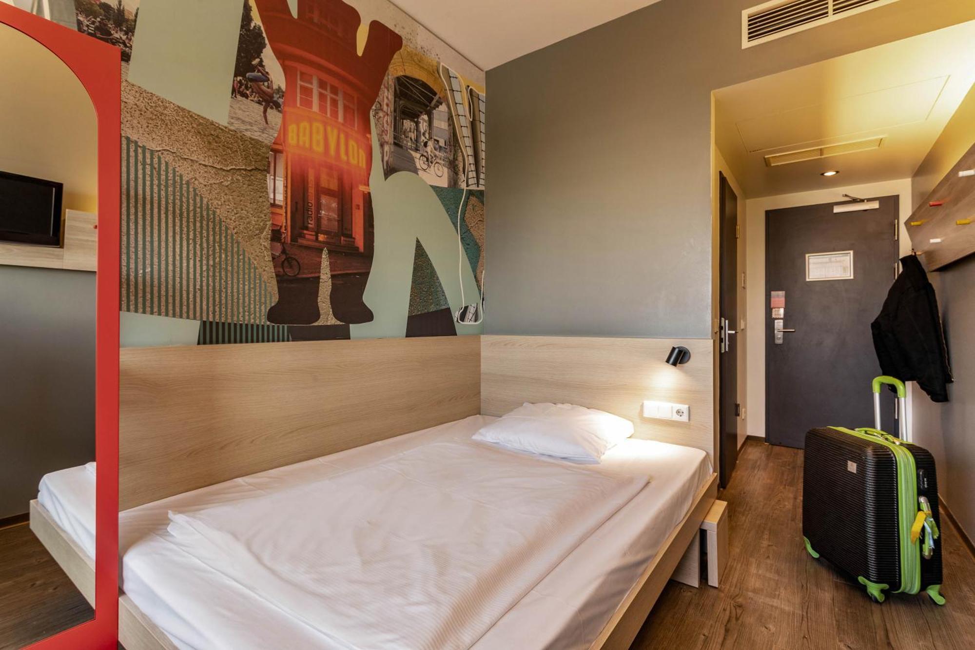 Meininger Airport Hotel