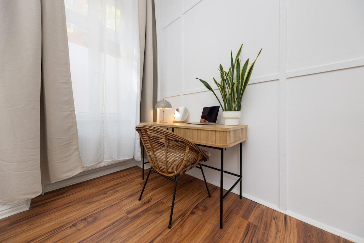 Apartment Japandi Apartment With Washer, Kitchen & Netflix Near Schoenhauser Allee Berlin