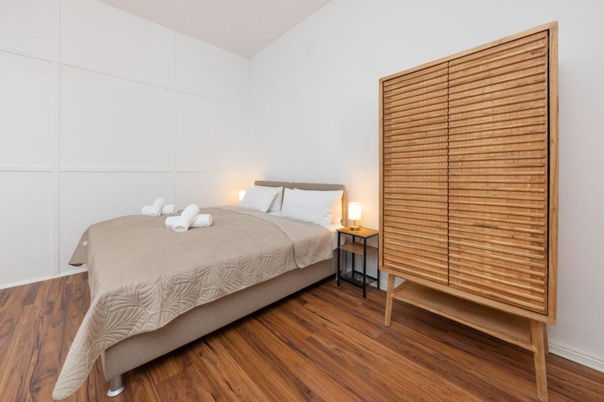 Apartment Japandi Apartment With Washer, Kitchen & Netflix Near Schoenhauser Allee Berlin