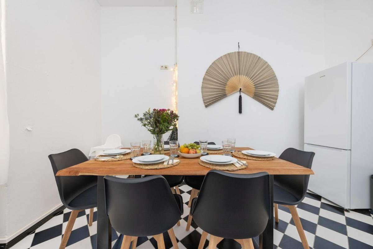 Japandi Apartment With Washer, Kitchen & Netflix Near Schoenhauser Allee Berlin
