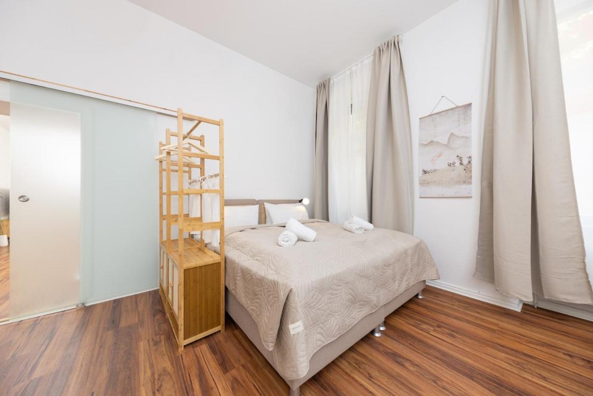 Apartment Japandi Apartment With Washer, Kitchen & Netflix Near Schoenhauser Allee *