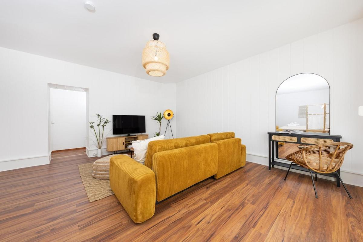 Japandi Apartment With Washer, Kitchen & Netflix Near Schoenhauser Allee Berlin