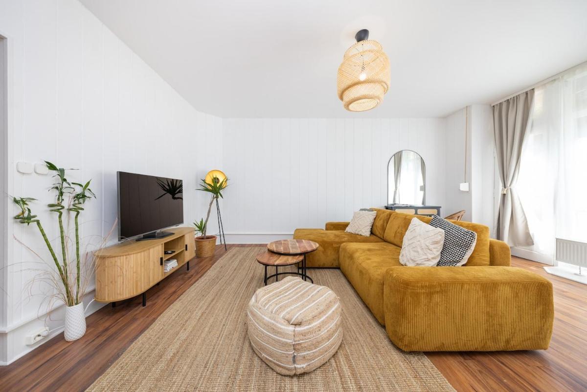 Japandi Apartment With Washer, Kitchen & Netflix Near Schoenhauser Allee