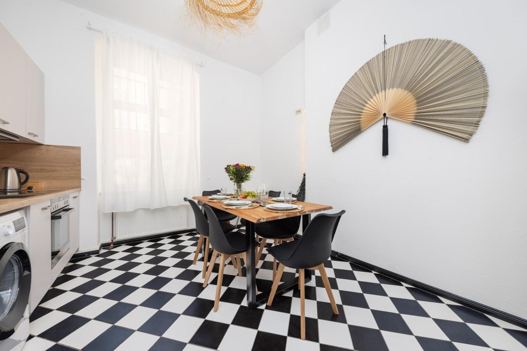 Japandi Apartment With Washer, Kitchen & Netflix Near Schoenhauser Allee * Berlin