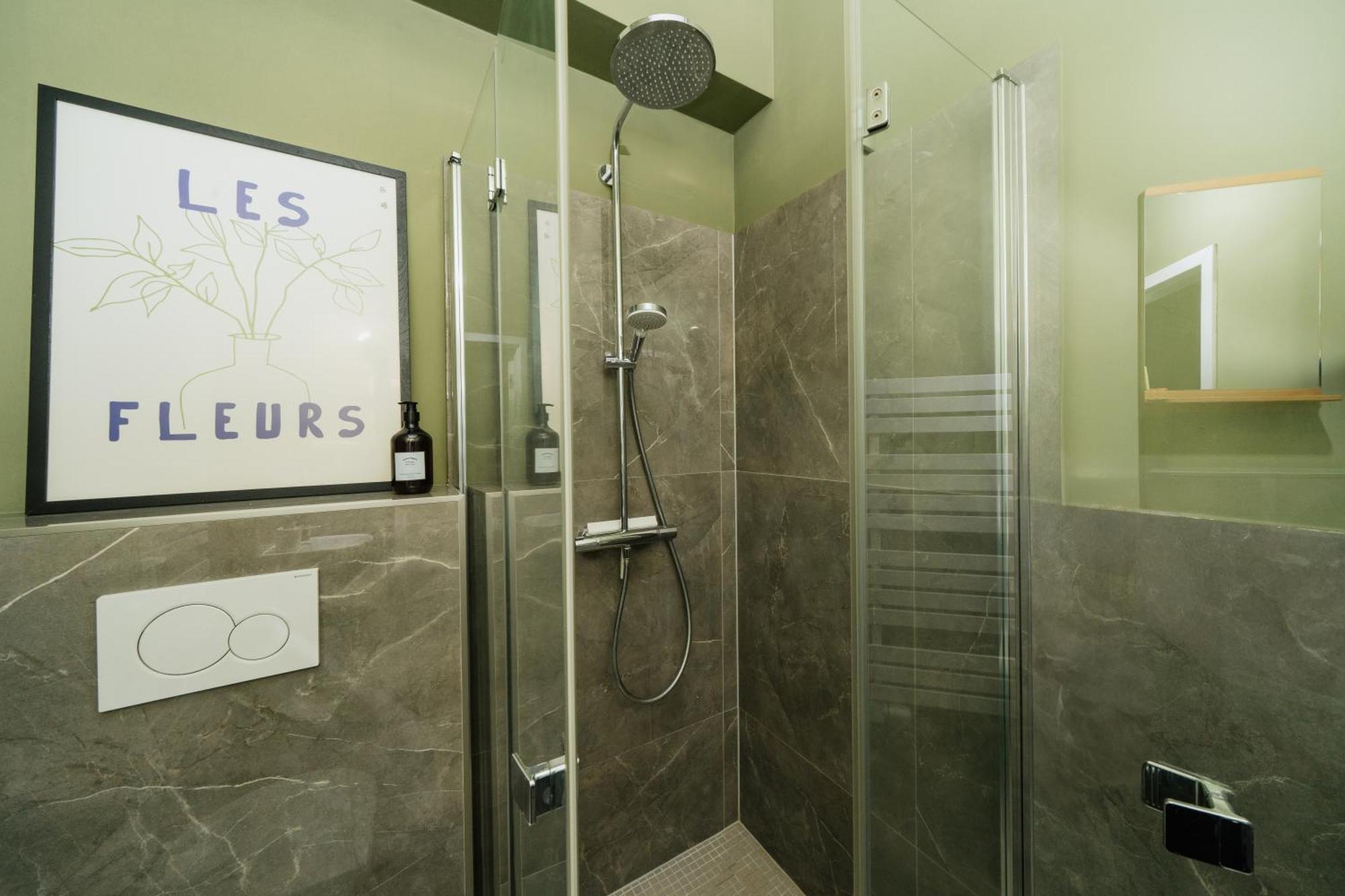 Homely - Historic Building, 3 Bedrooms, Mauerpark, Family & Business * Berlin
