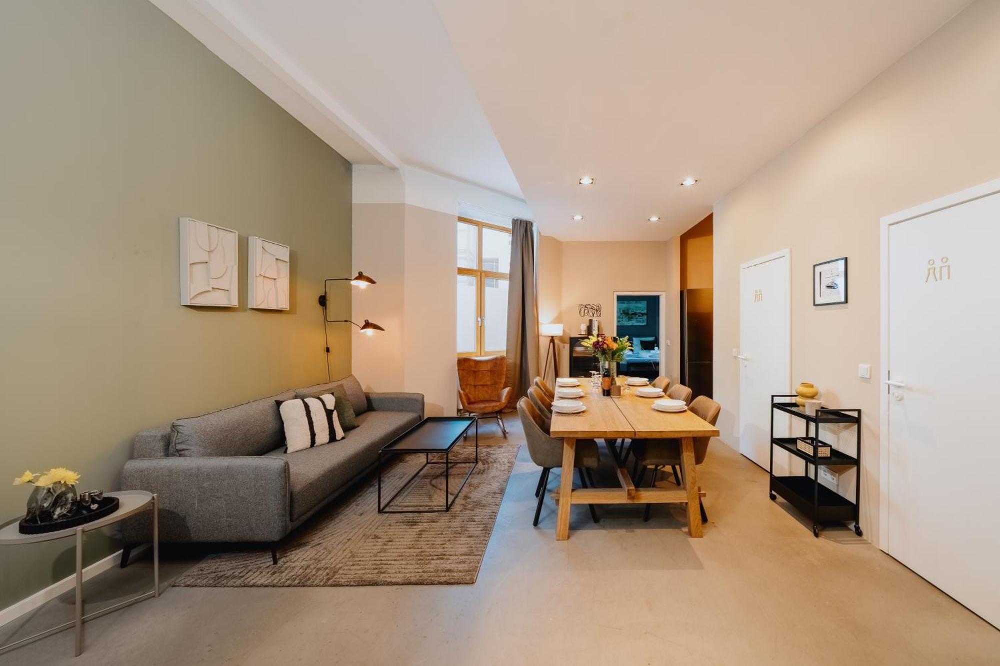 Homely - Historic Building, 3 Bedrooms, Mauerpark, Family & Business Berlin