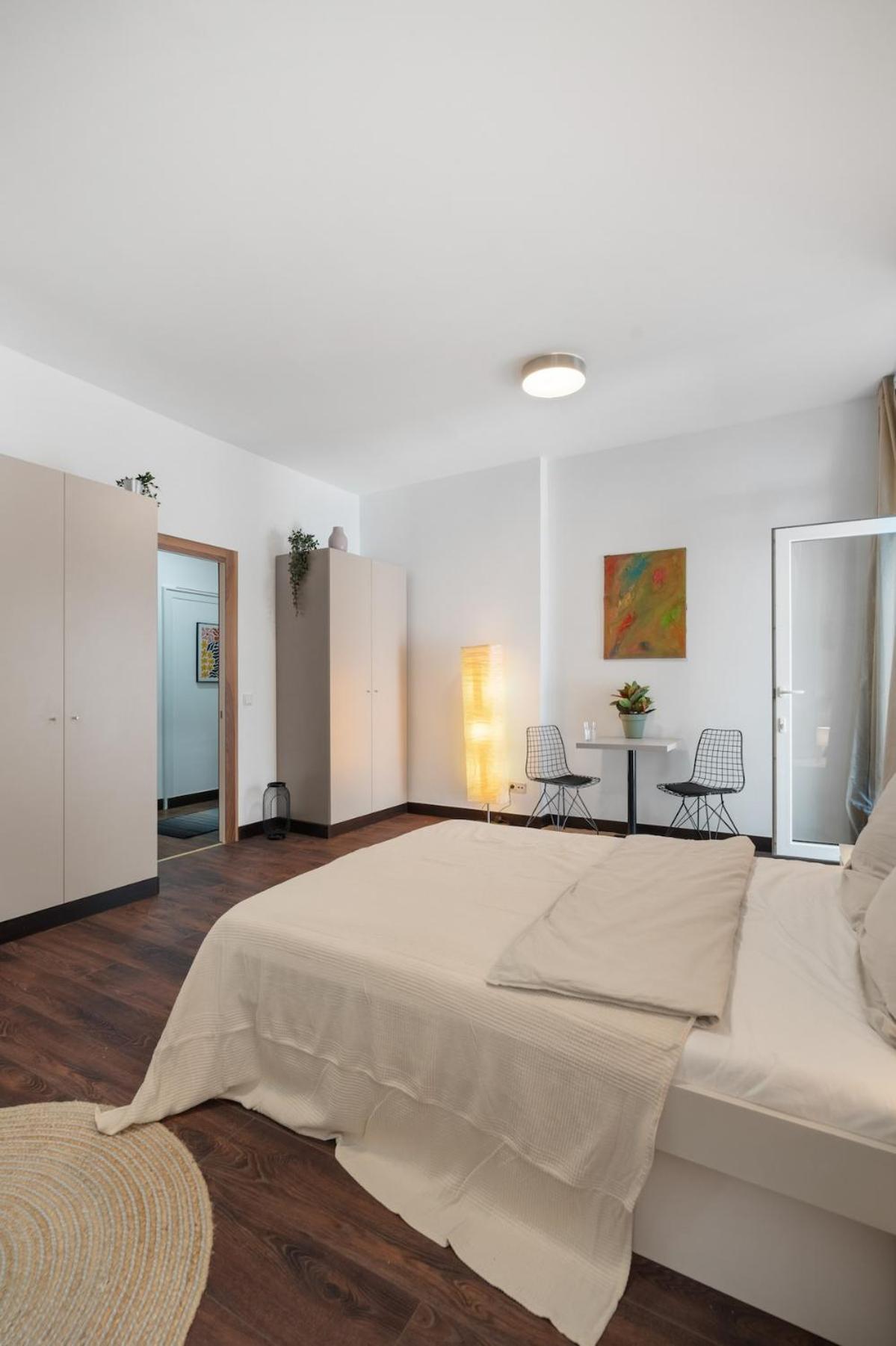 Loftly 5min Zu Fuss Charite - 45m2 - Self Check-in - 300mbit Apartment *