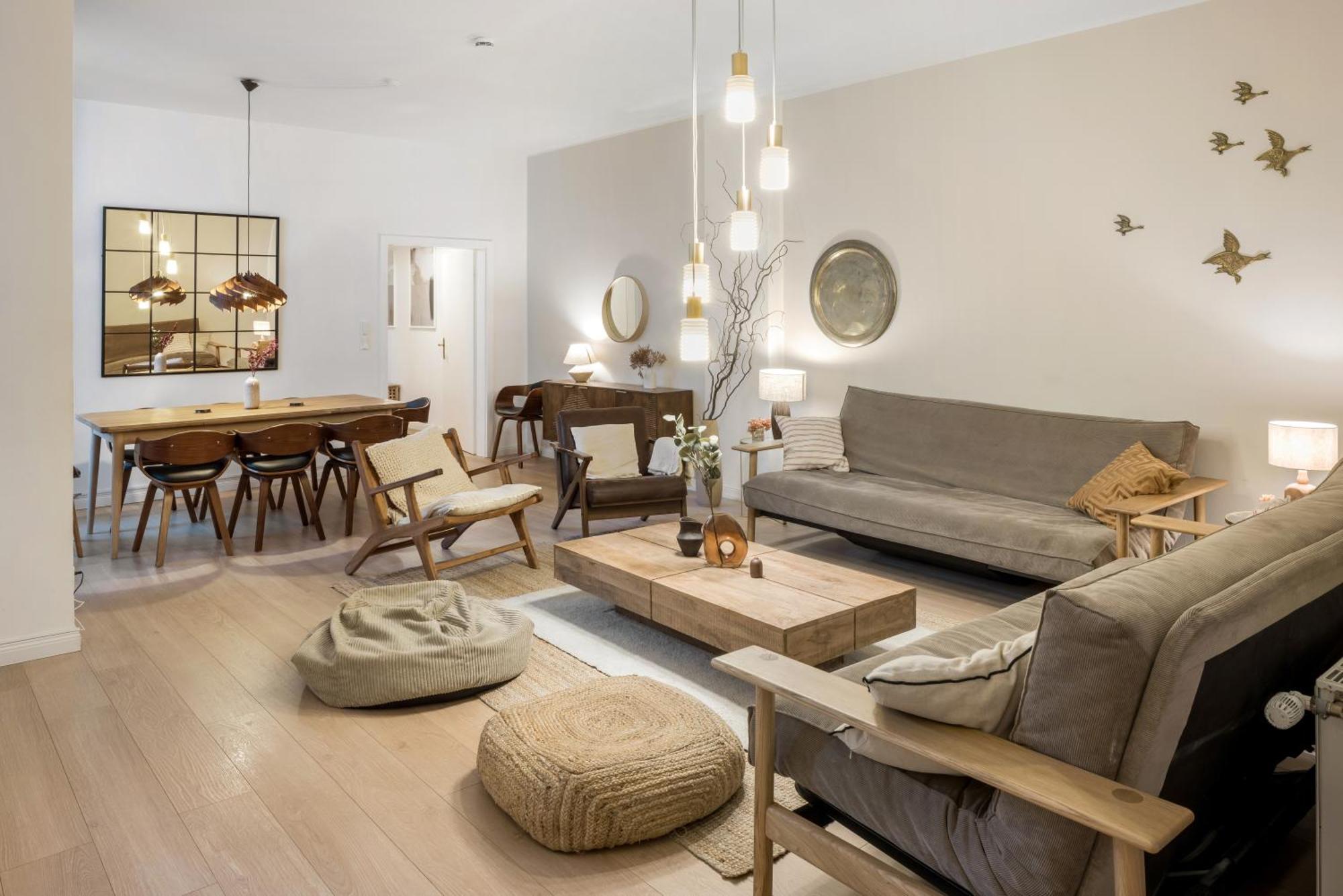 Large And Boutique 5-bedroom Apartment *