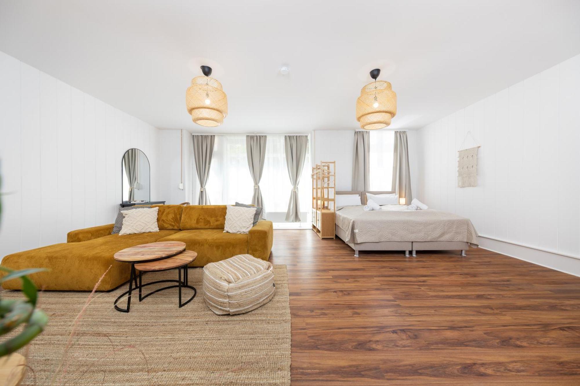 Japandi Apartment With Washer, Kitchen & Netflix Near Schoenhauser Allee * Berlin