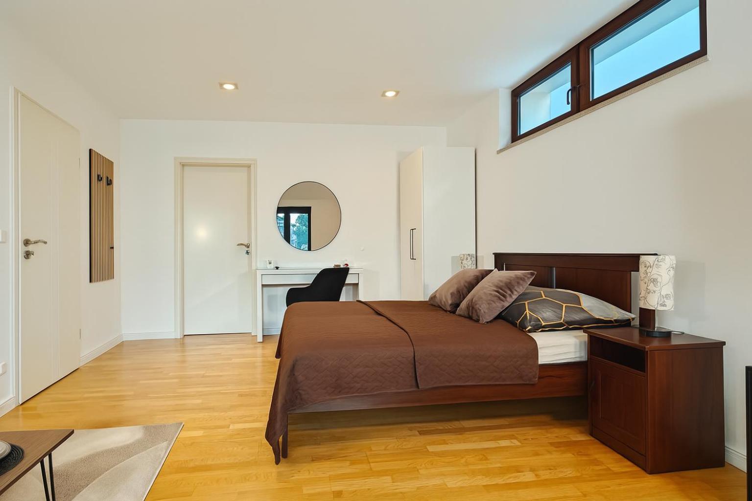 3 Rooms - Zimmervermietung Naehe Flughafen Ber - Gratis Wlan, Parken & Netflix *