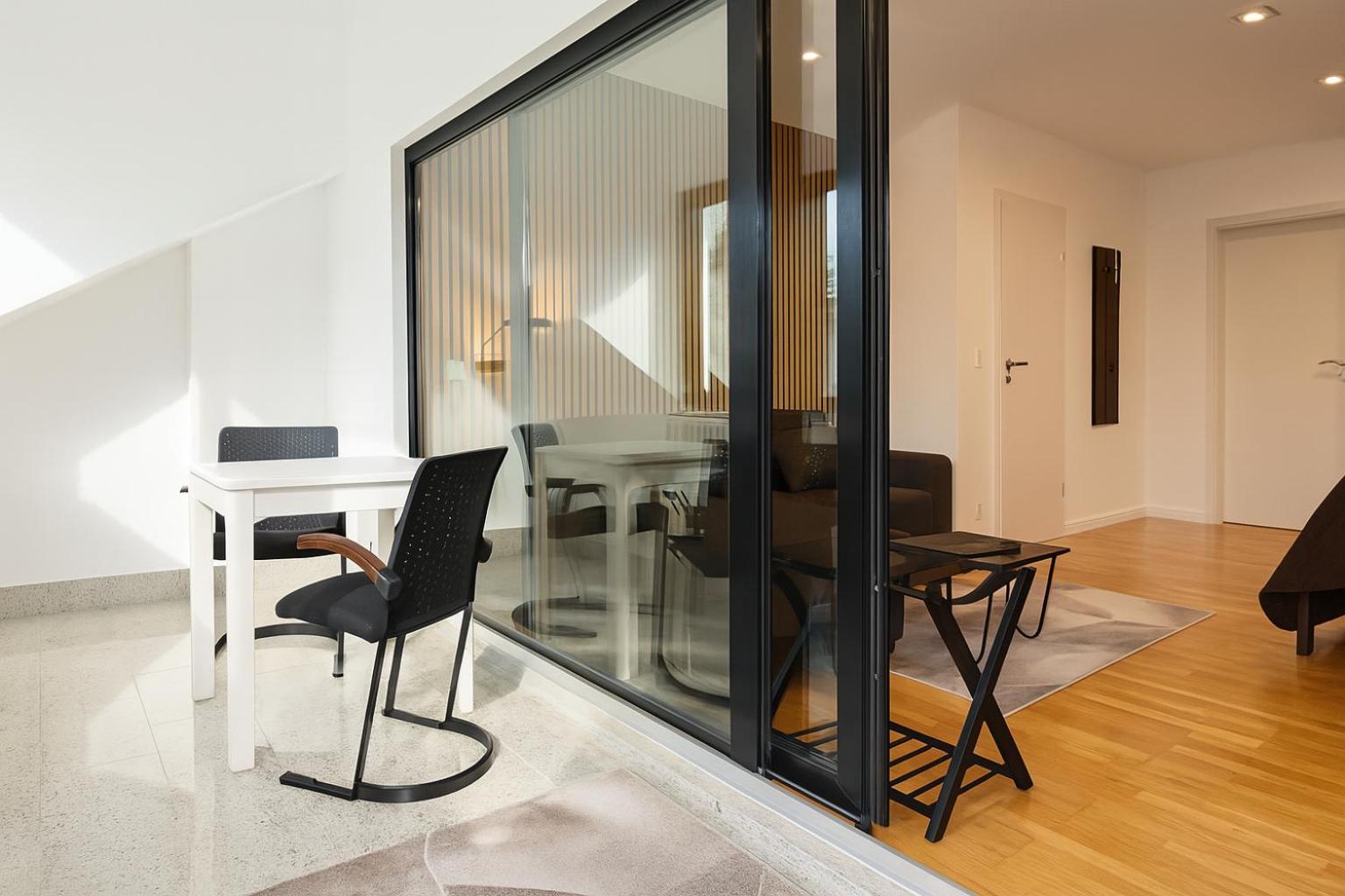 3 Rooms - Zimmervermietung Naehe Flughafen Ber - Gratis Wlan, Parken & Netflix Homestay *