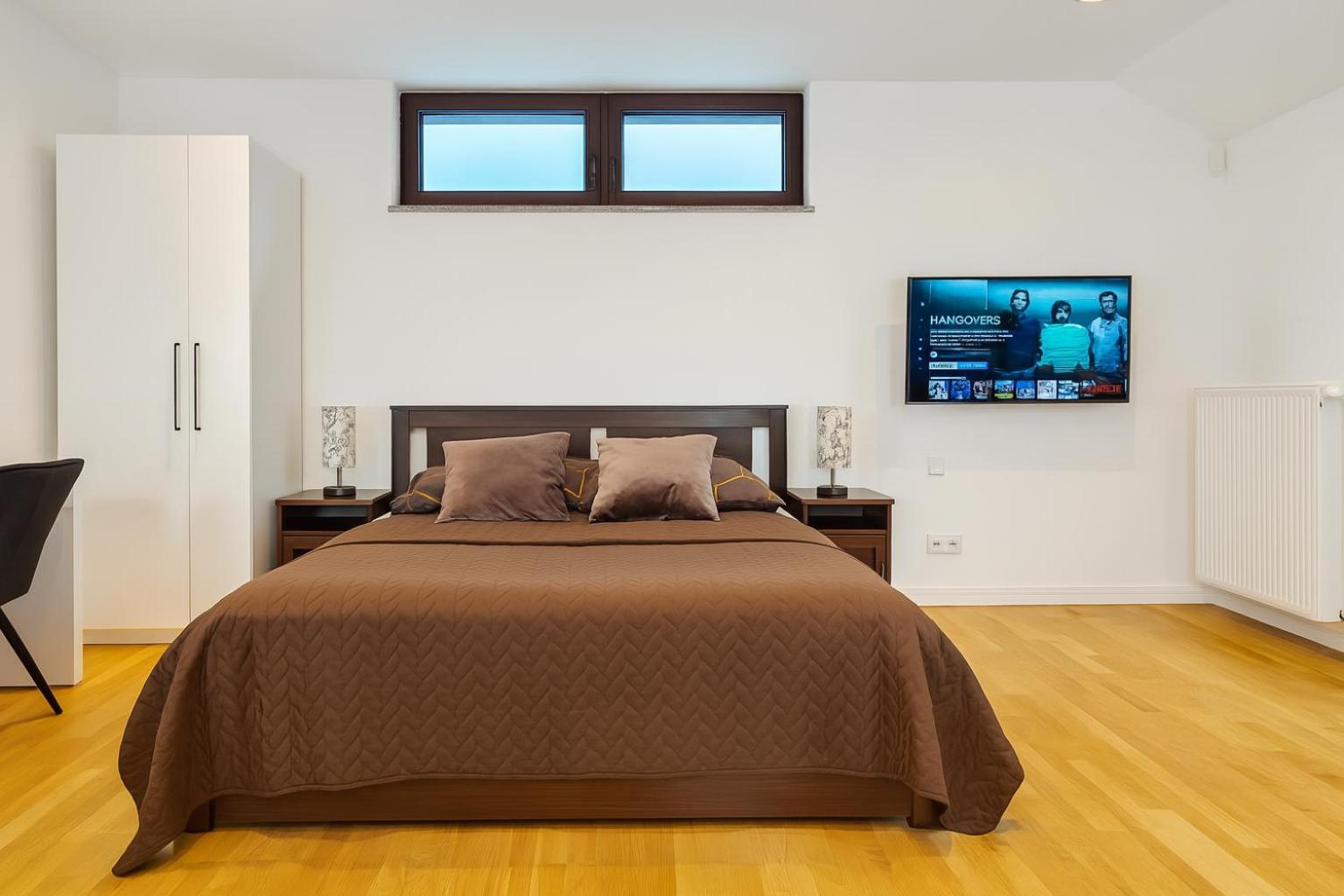 Homestay 3 Rooms - Zimmervermietung Naehe Flughafen Ber - Gratis Wlan, Parken & Netflix *