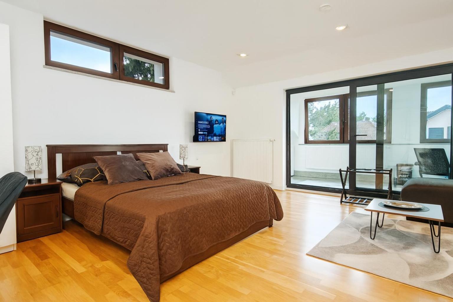 3 Rooms - Zimmervermietung Naehe Flughafen Ber - Gratis Wlan, Parken & Netflix Homestay *