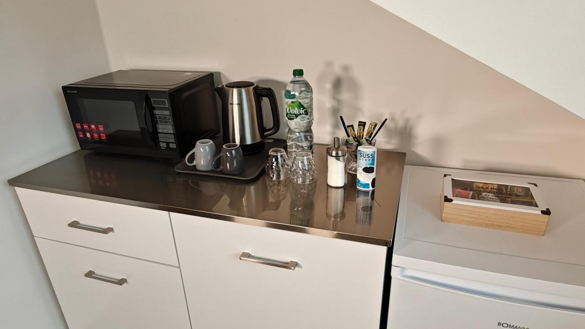 3 Rooms - Zimmervermietung Naehe Flughafen Ber - Gratis Wlan, Parken & Netflix Homestay