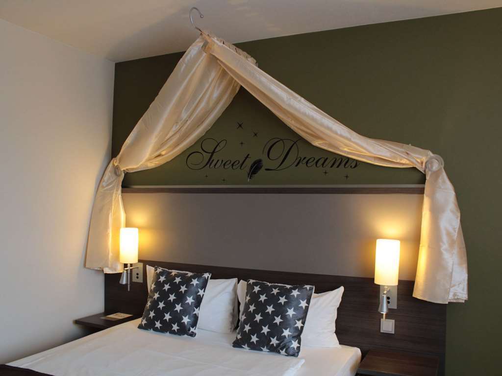 Hotel Mercure Airport Tegel 4*