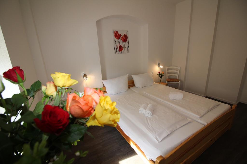 Rose & Sonnenblume Apartment