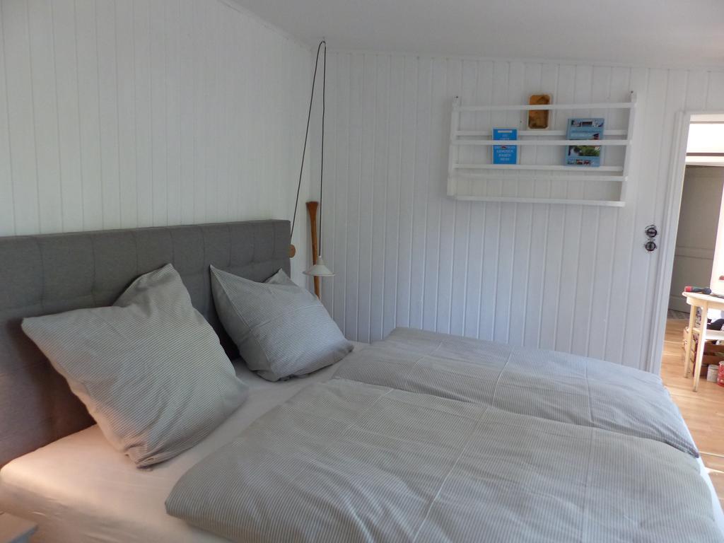 Semesterbostad Feine Laube *