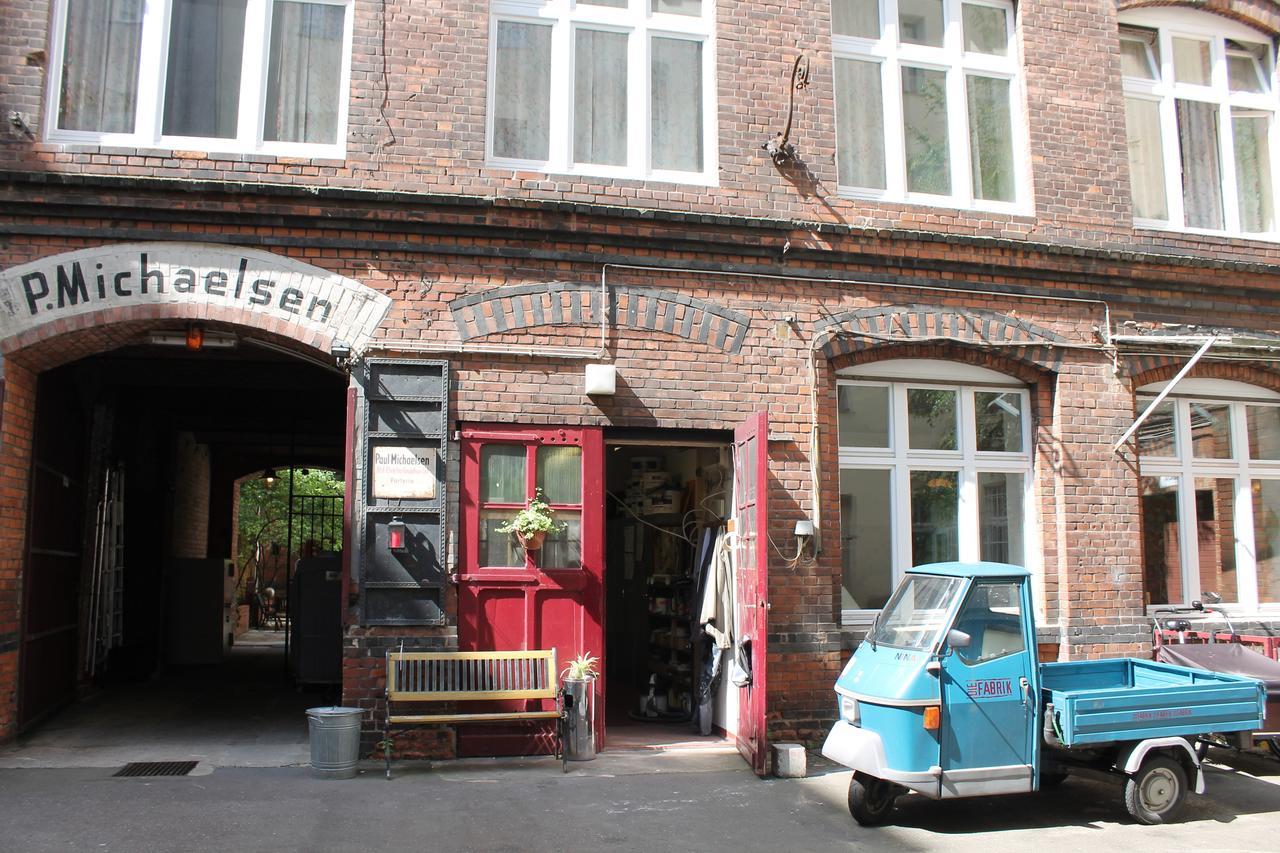 Fabrik - Baxpax Hostel *