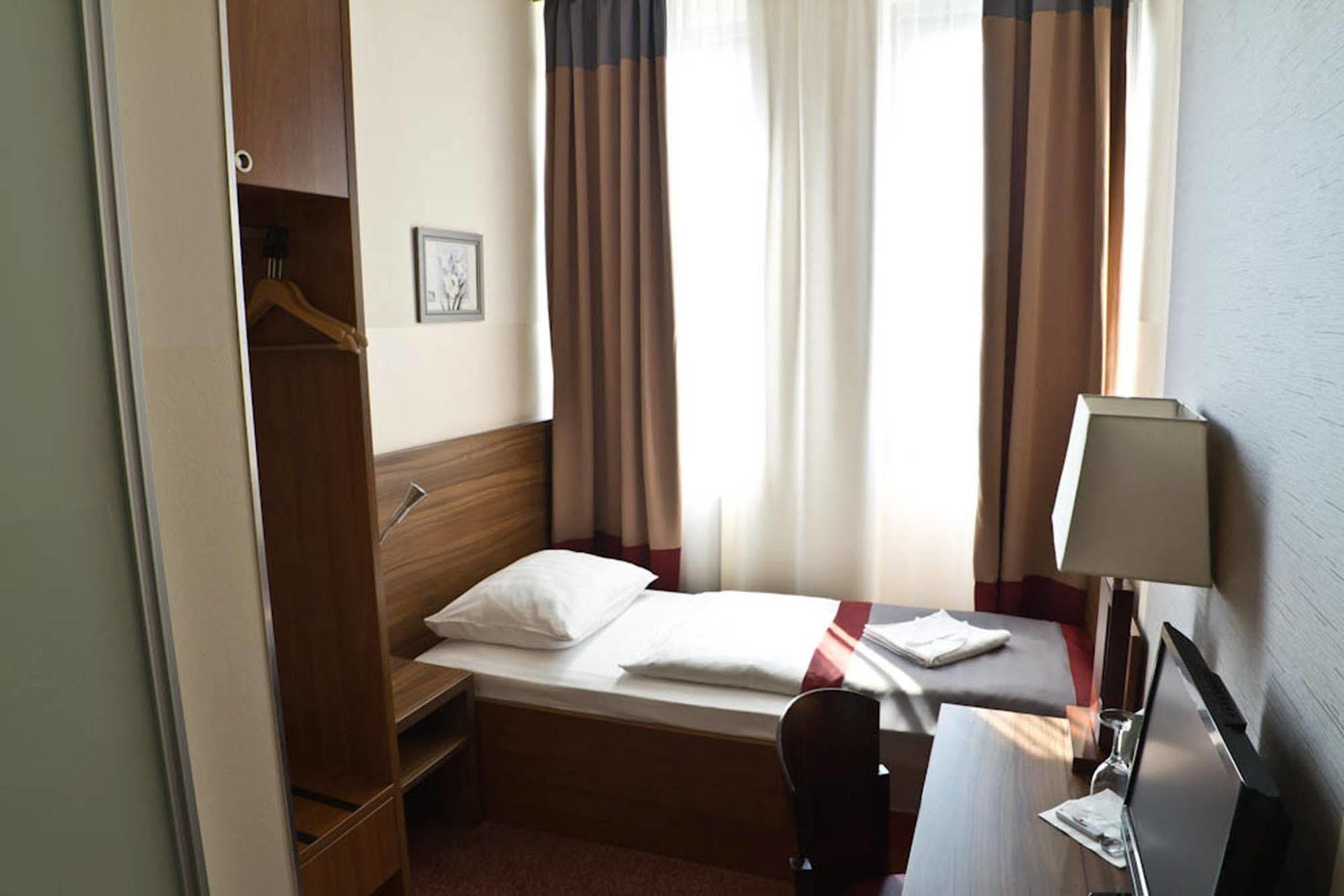 Ivbergs Messe Hotell 3*