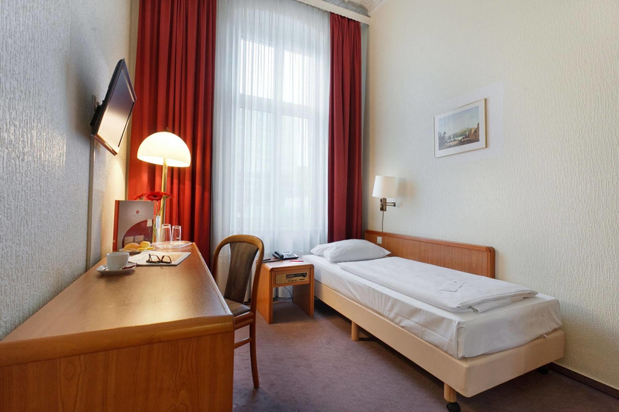 Acom-hotel Kurfuerstendamm Hotell 3*