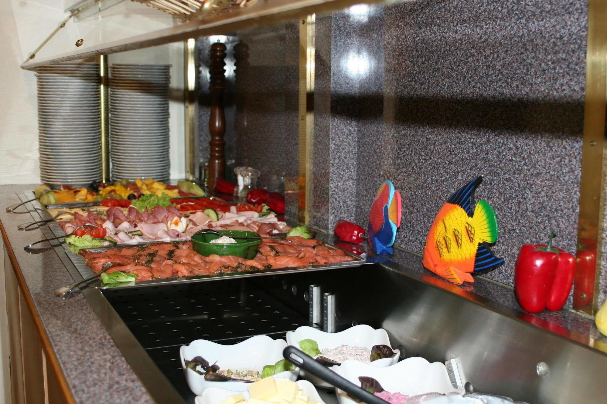 Hotell Birgit Mitte 3*