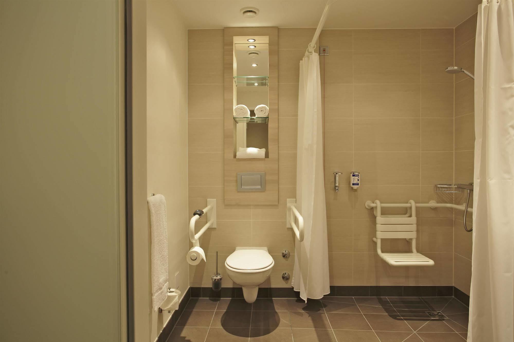 H2 Berlin-alexanderplatz Hotell 3*