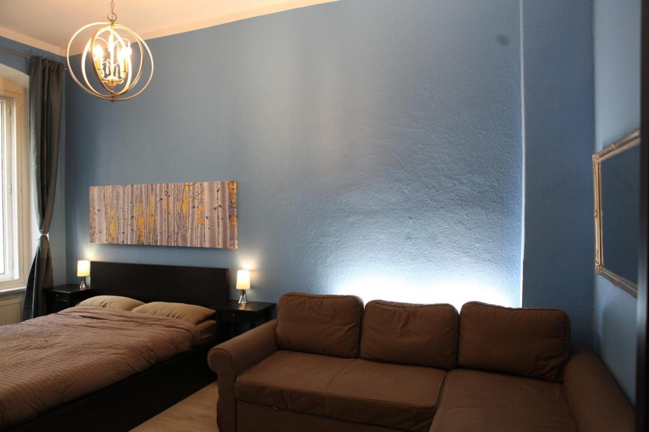 Blue Studio Apartment *