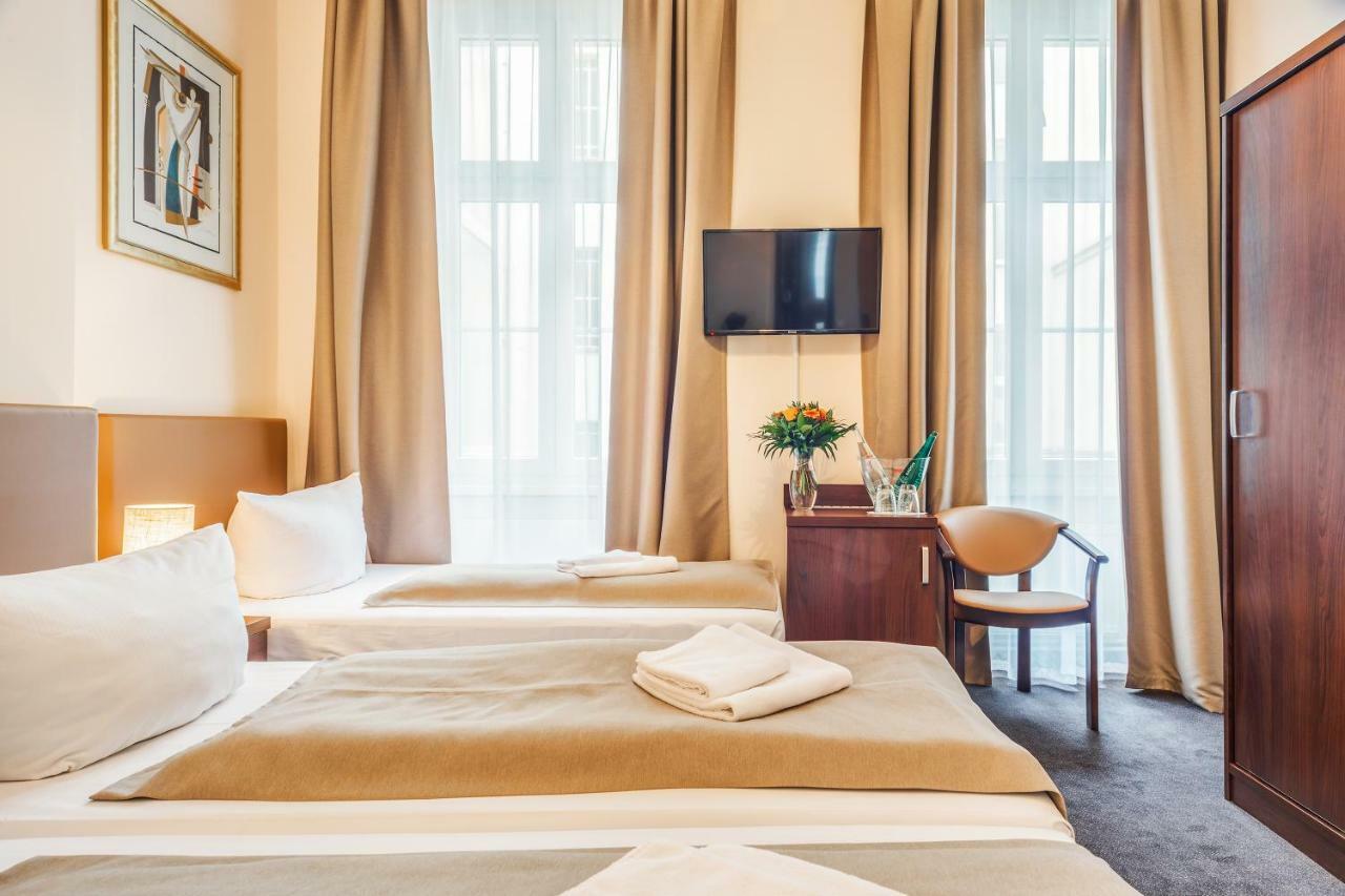 Hotell Upper Kurfürstendamm 3*