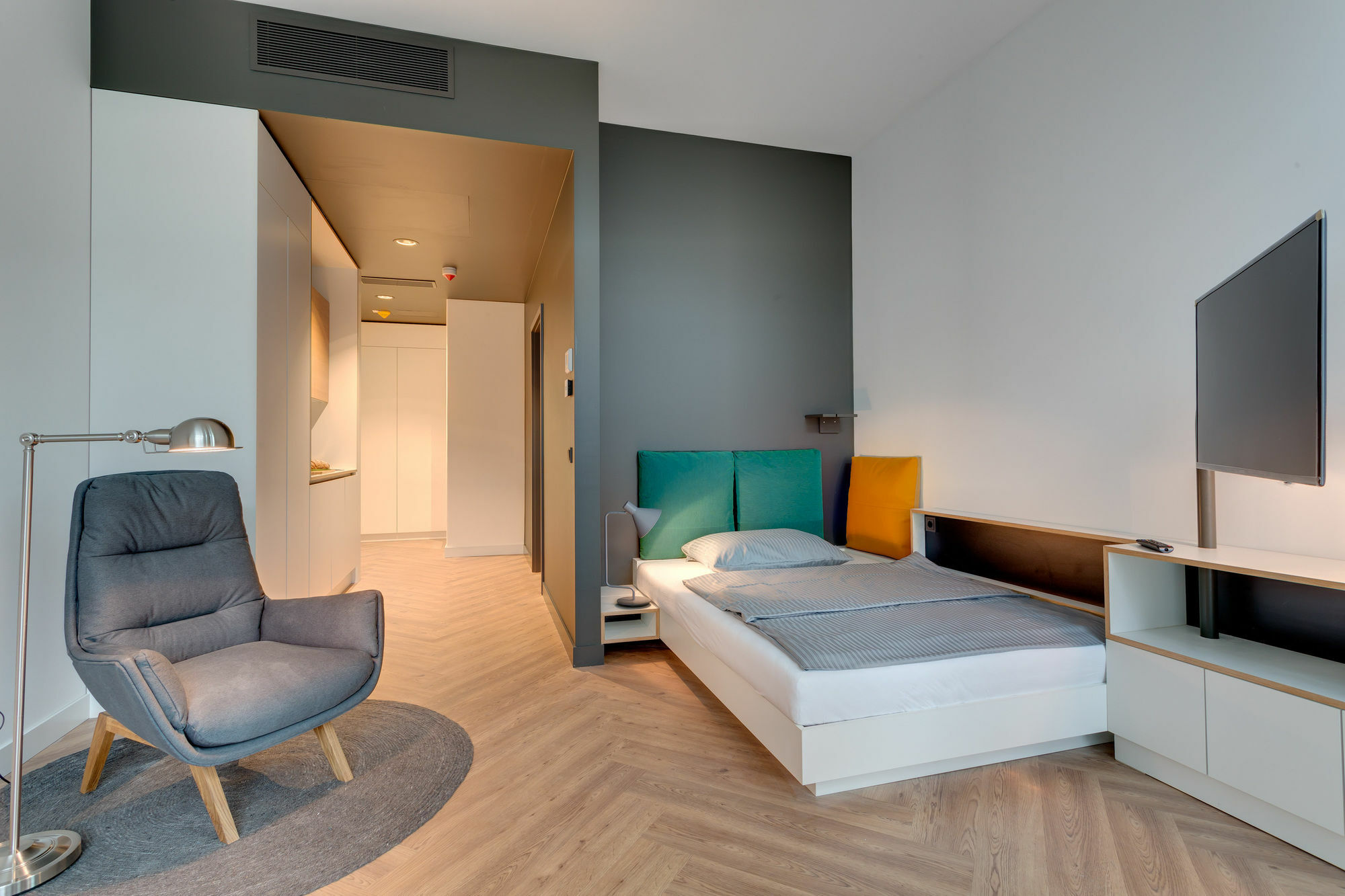 Smartments Business West 3*