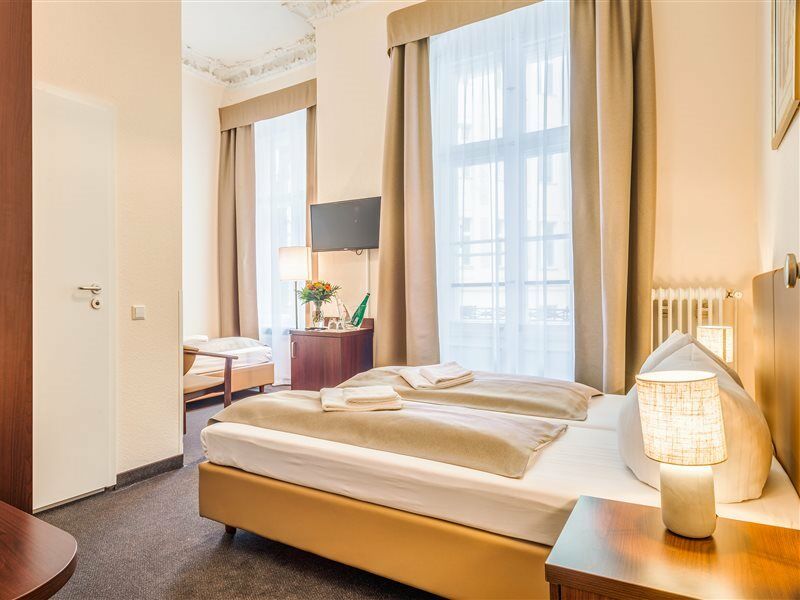 Hotell Upper Kurfürstendamm 3*