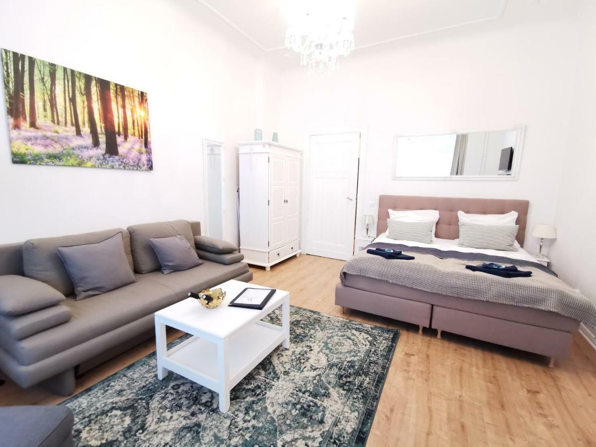 Kvh By Rockchair L Superhost Status L Boxspringbett Am Schloss Charlottenburg Welcomes You! Lägenhet *