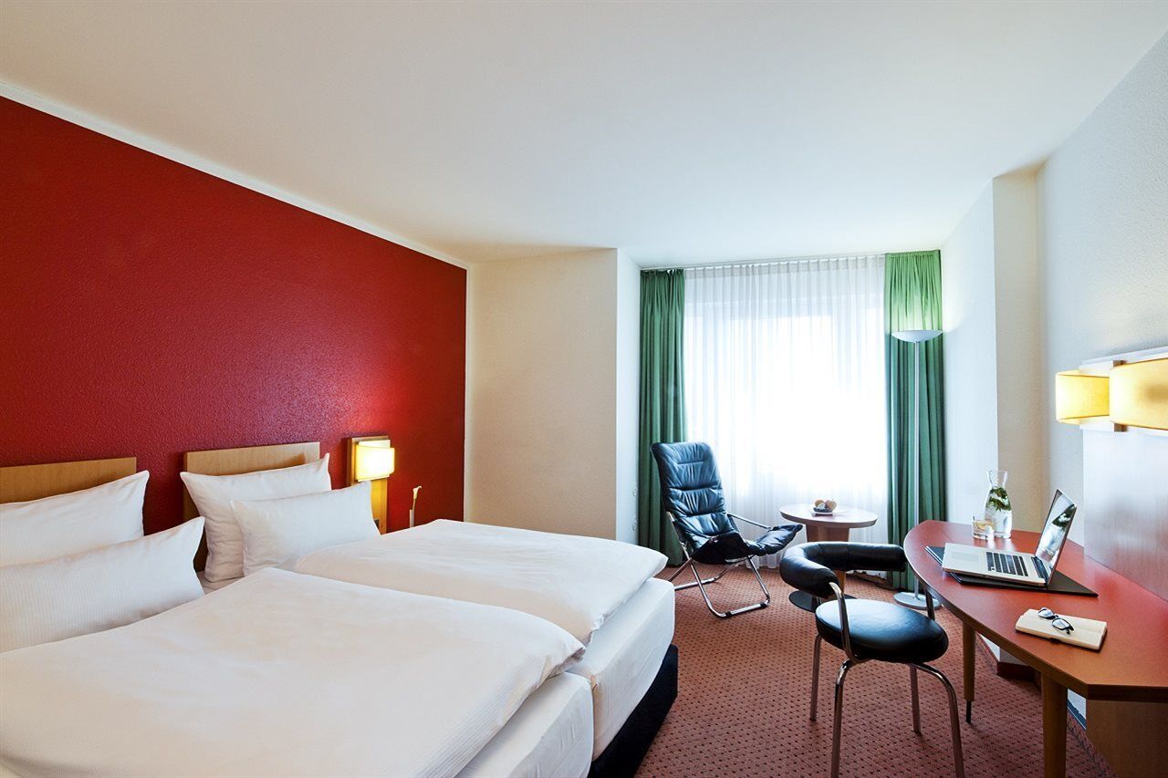 Nh Ost Hotel 4*