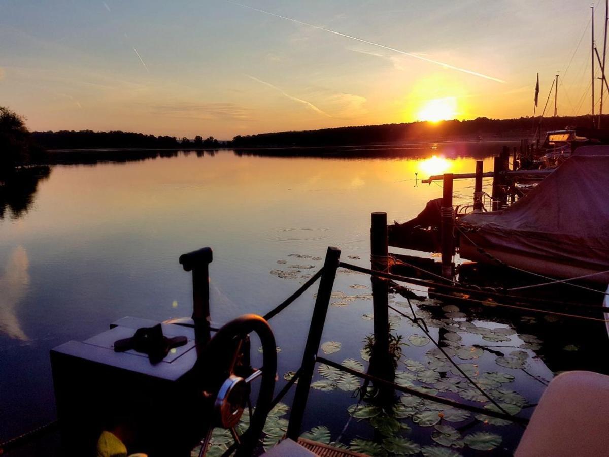 Båthotell Tiny Houseboat Wannsee
