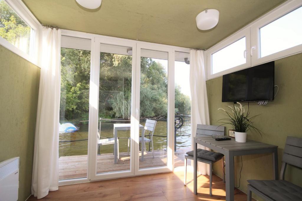 Båthotell Tiny Houseboat Wannsee Berlin