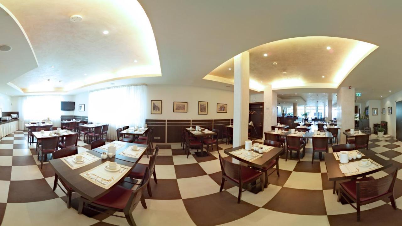 Ivbergs Messe Hotell 3*