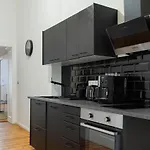 Lr Renovated +Ac+Rain Shower+Wooden Floorboards