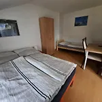 Möbliertes 1 Zimmerapartement für 3 Personen mit Bad und Küchenzeile