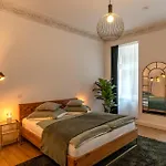 Leben Wie Ein Kreuzberger Altbau Charme Mit Stuck In Bester Kiezlage