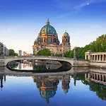 Homely Berlin - Chic Flat, City View, Subway, Cafe, River