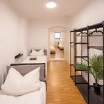 100Qm2, Superior Suite, 7 Beds, Rain Shower