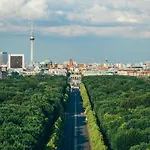 Oomph Berlin 3Br Apt With Light Tones And Artwork