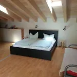 Moderne Studiowohnung Im Obergeschoss Mit Balkon