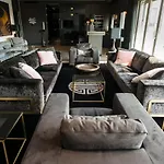 Monbijou Penthouse By Suite030