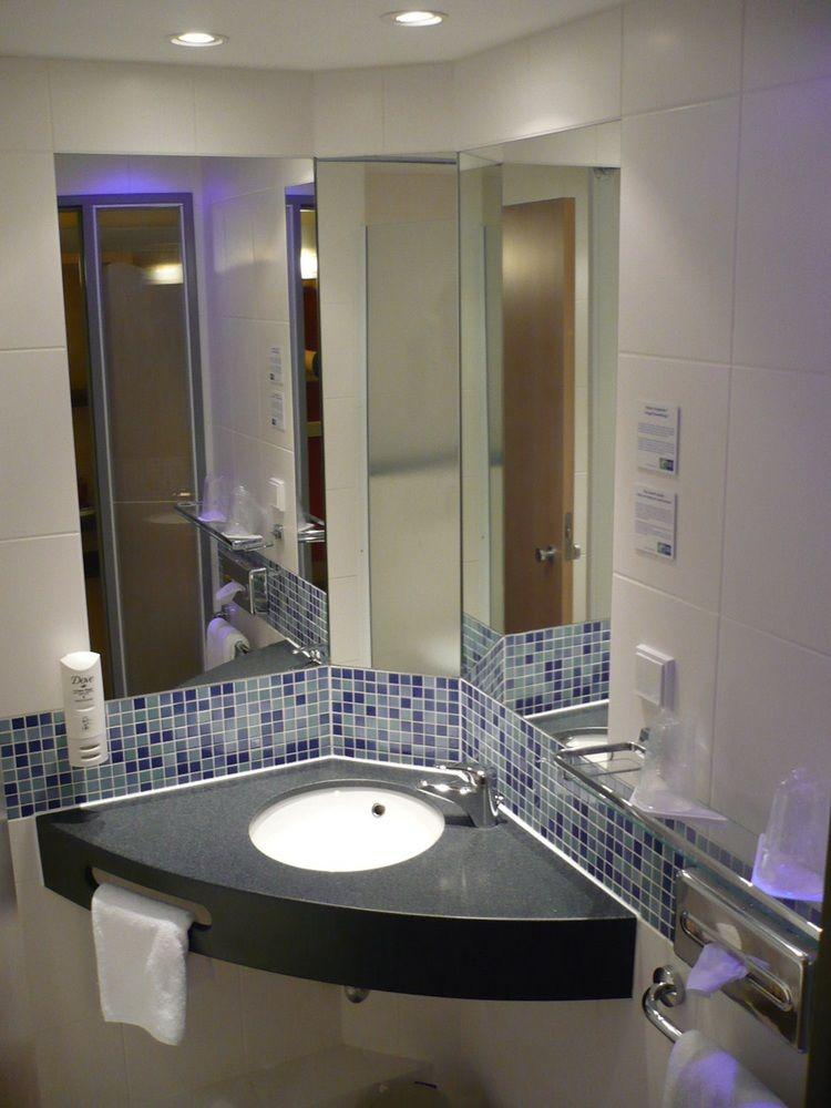 Express Centre West 3*