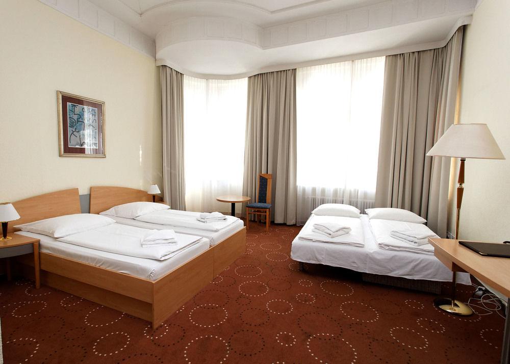 Selina West Hotel