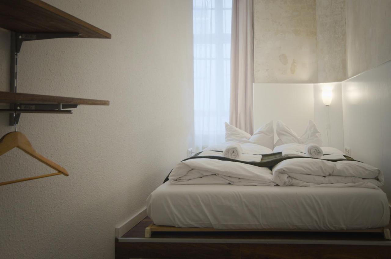 Apartment Altbauwohnung Mit 3 Bädern *