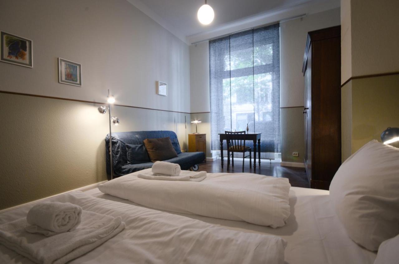 Apartment Altbauwohnung Mit 3 Bädern *